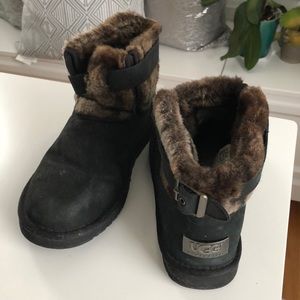 ugg jocelin genuine sheepskin short boot